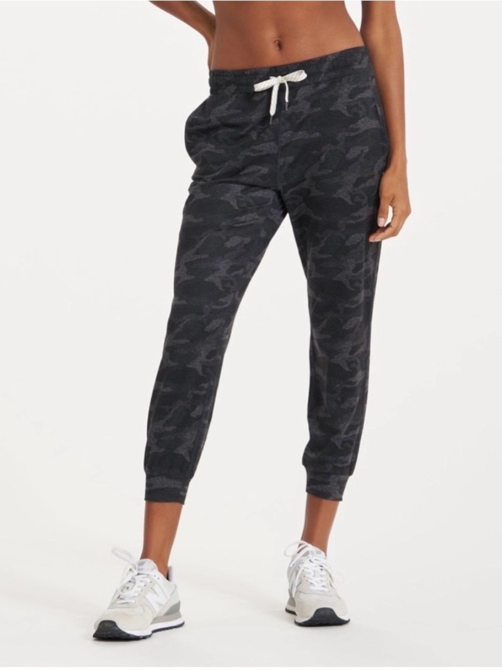 Vuori Women’s Performance High Waist Rise Joggers Camo Medium